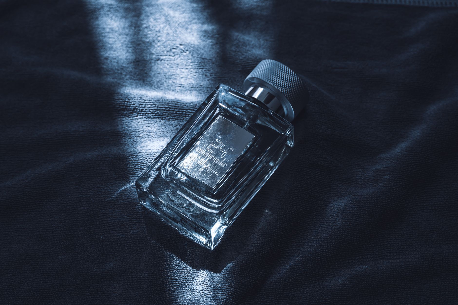 Le parfum homme qui plaît aux femmes : légende ou marketing ?